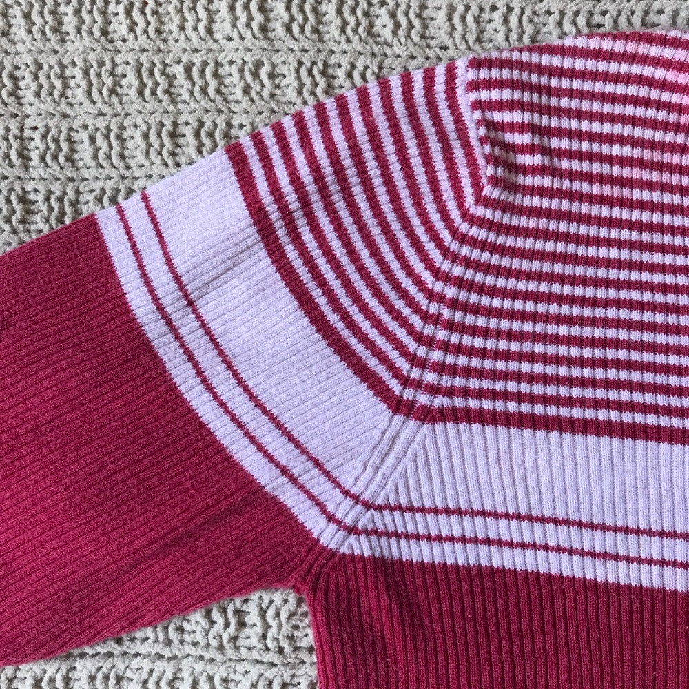 Red sweater - Picture 3 of 3